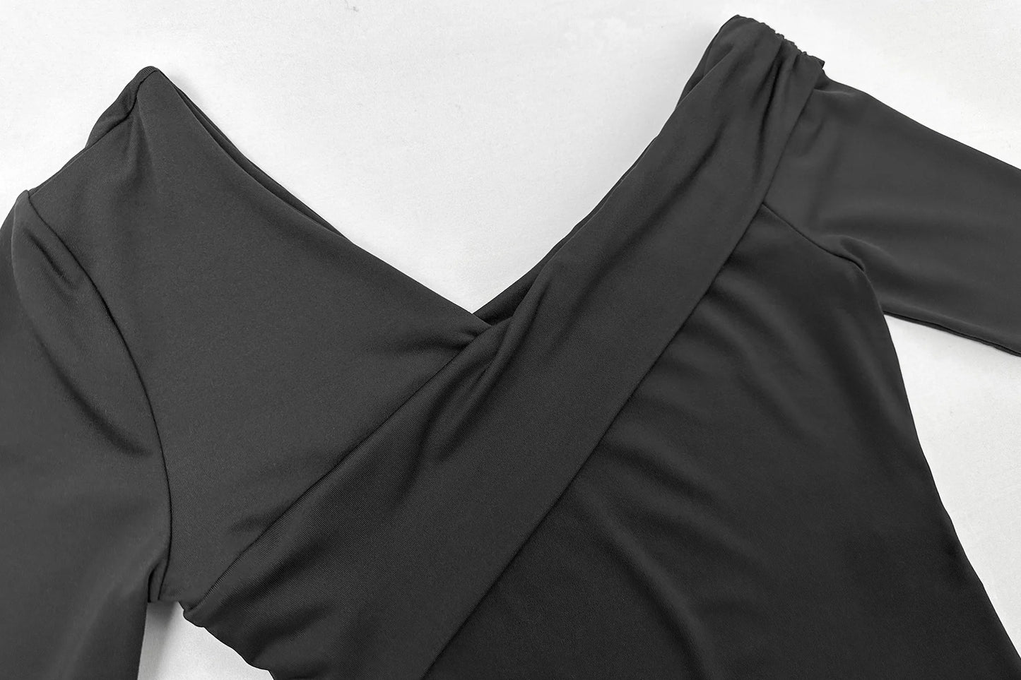 Fairyshely 2025 Spring Casual Black T-shirt Women Off Shoulder Long Sleeve Bodycon Crop Top Autumn Lady Clud Party Short Tops