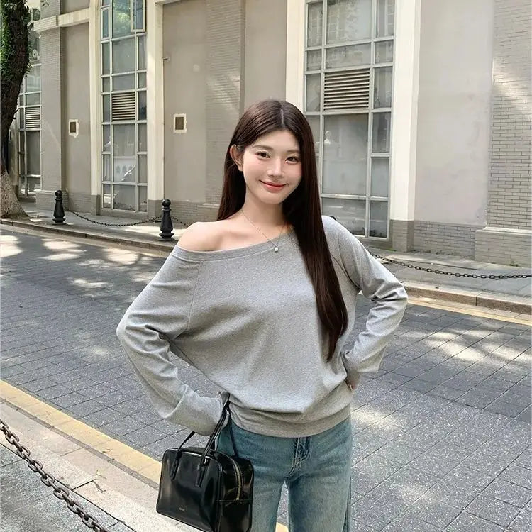 Relaxed Lazy Off-the-Shoulder Long Sleeve T-Shirt for Women Loose-Fitting Sexy and Unique Top