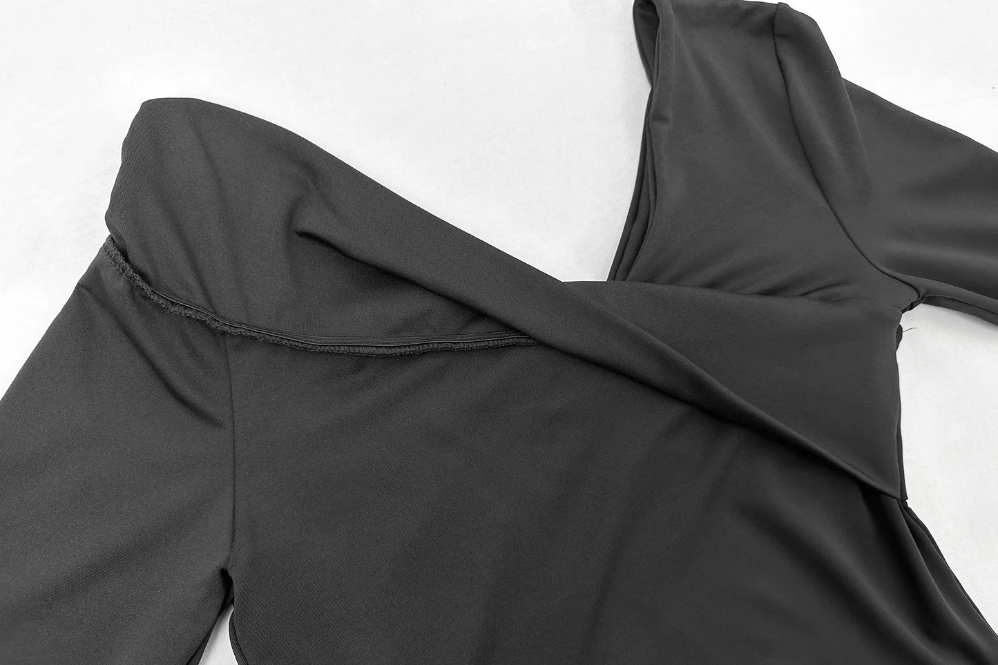 Fairyshely 2025 Spring Casual Black T-shirt Women Off Shoulder Long Sleeve Bodycon Crop Top Autumn Lady Clud Party Short Tops