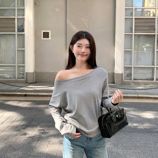 Relaxed Lazy Off-the-Shoulder Long Sleeve T-Shirt for Women Loose-Fitting Sexy and Unique Top